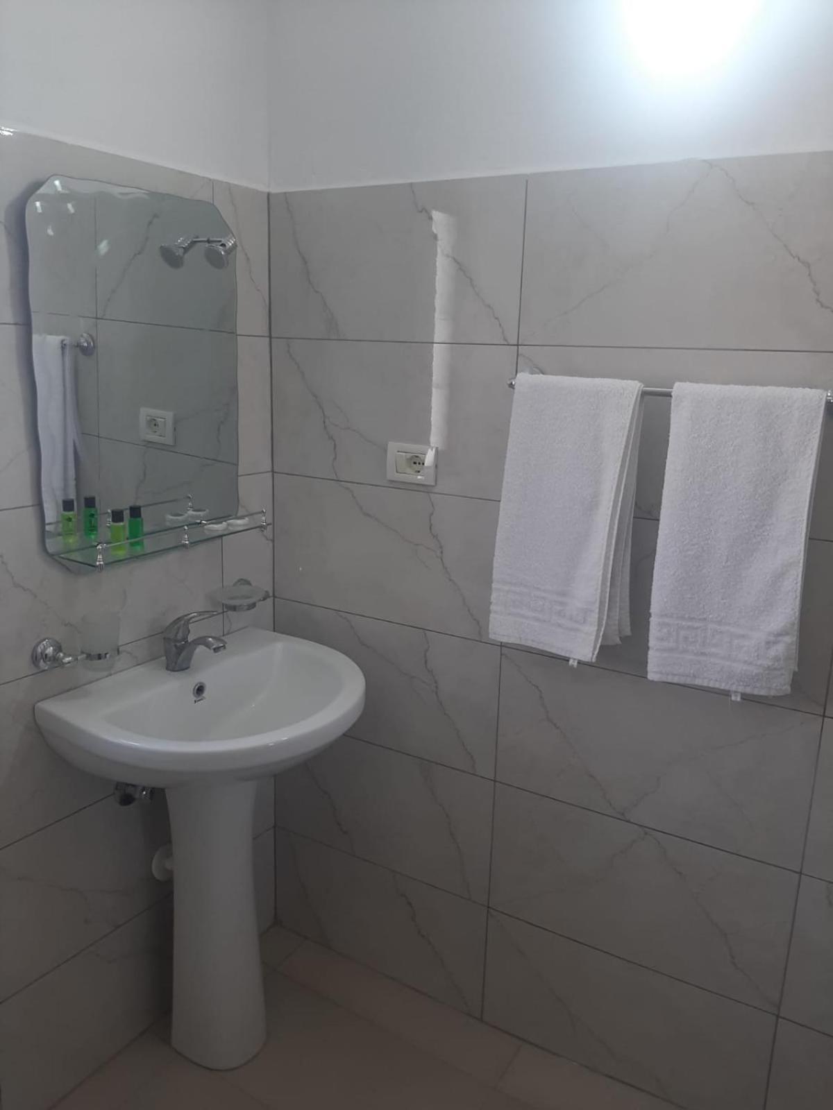 Vangert Apartment Berat Bagian luar foto