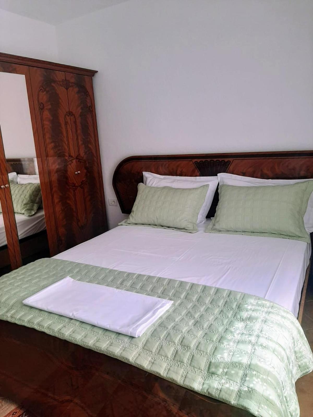 Vangert Apartment Berat Bagian luar foto